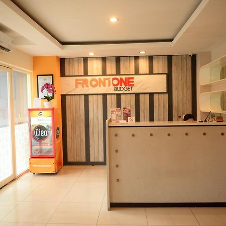 Front One Budget Malang By Azana Exterior photo