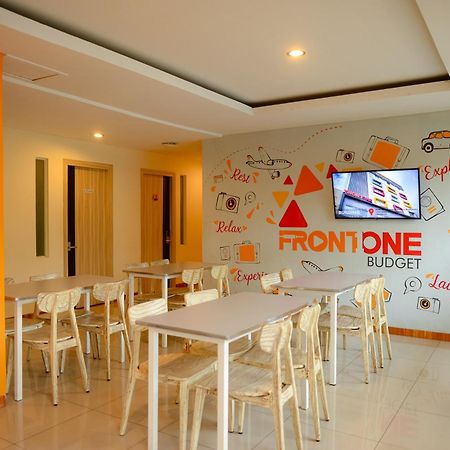 Front One Budget Malang By Azana Exterior photo